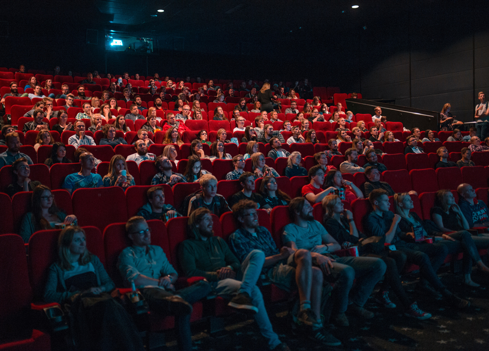 Zuschauer in einem Kinosaal